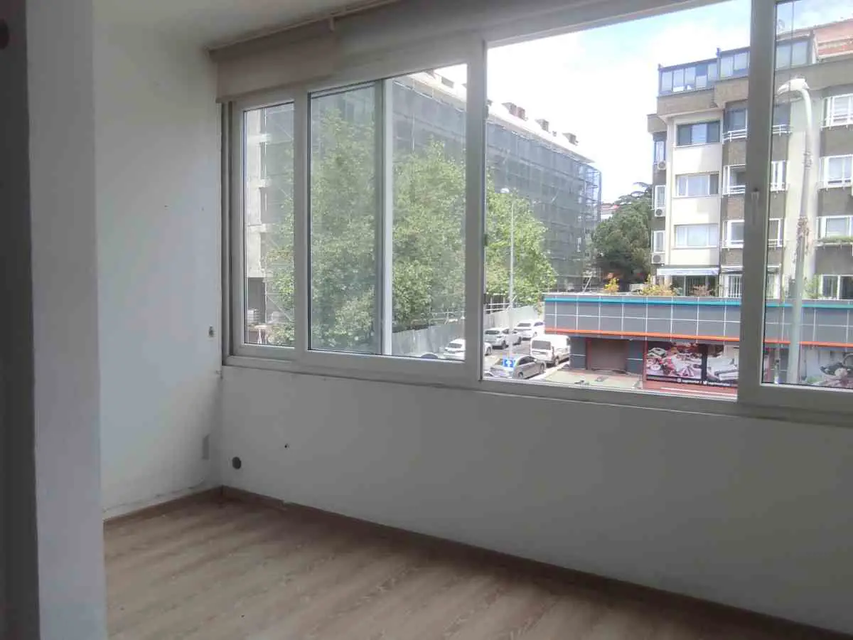 KÜÇÜKYALI MİNİBÜS CADDESİ ÜZERİ, ÇAĞRI MARKET KARŞISI 50 M² KİRALIK OFİS