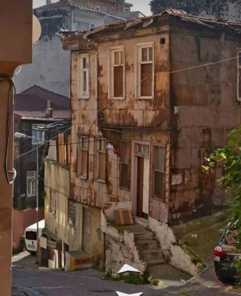 BEYOĞLU KULAKSIZ AKBABA YOKUŞU TARİHİ EV