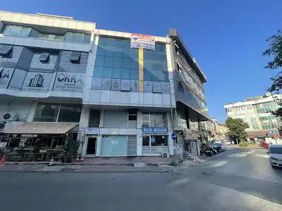 ÇEKMEKÖY BELEDIYE VE HÜKÜMET KONAĞI KARŞISI 2 + 1 BAĞIMSIZ KIRALIK IKI ADET LÜKS OFIS