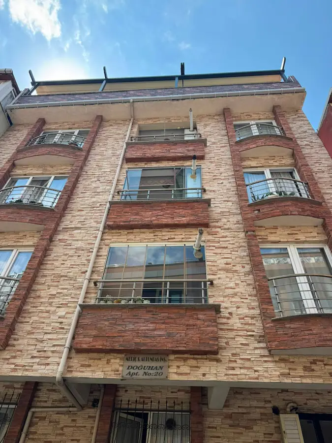 REMAX MASADAN EMAAR AVM VE METROYA YAKIN  3+1 BAKIMLI ARA KAT DAİRE