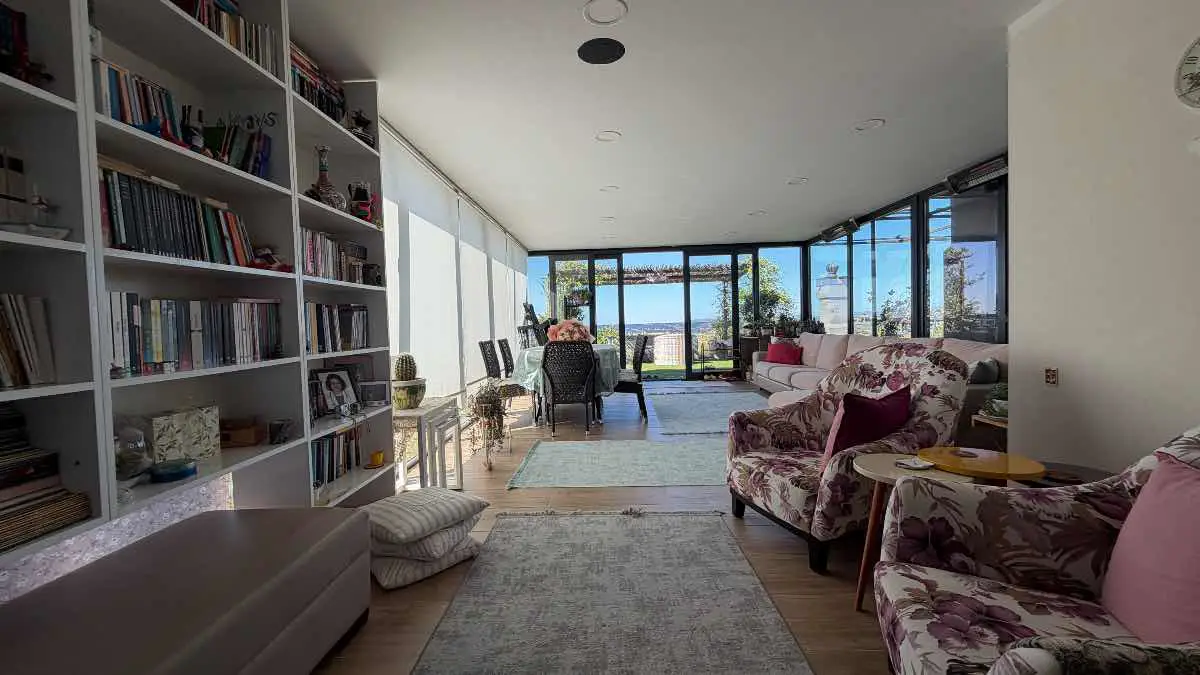 REMAXMAVİDEN PANAROMİK MANZARALI DAİREYE ÖZEL 200 M2 TERAS 4+1