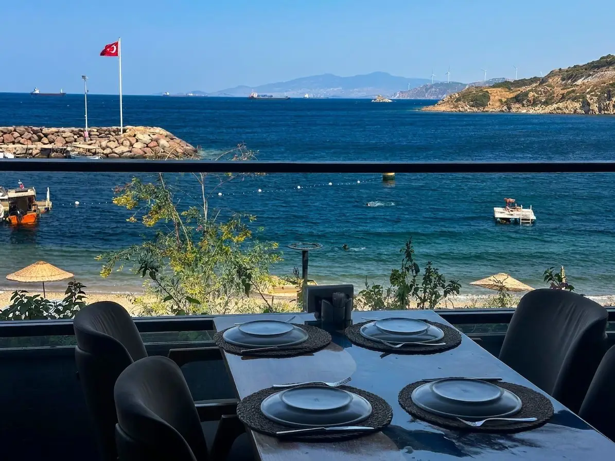 ALIAĞA ÇAKMAKLI DA DENIZE SIFIR DEVREN KIRALIK RESTORAN 