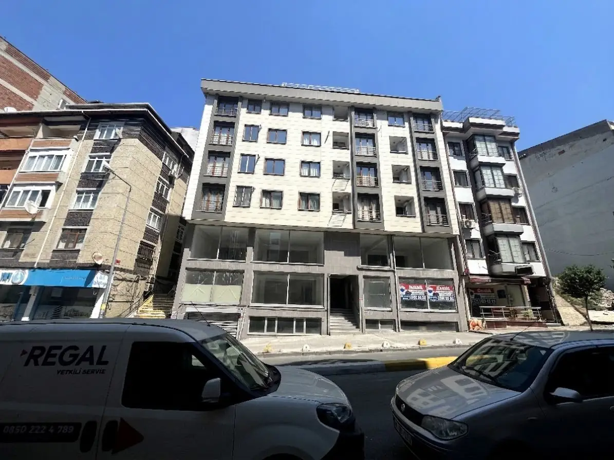 ŞİŞLİ MECİDİYEKÖY'DE CADDE ÜZERİ 288 M² NET KULLANIM ALANLI, ASMA KATLI KİRALIK DÜKKAN