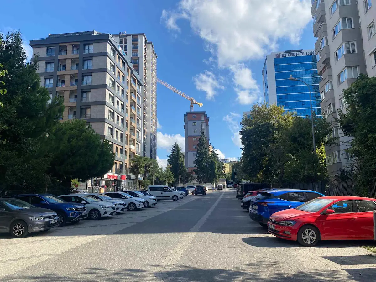 ATAŞEHİR İÇERENKÖY CITY'S AVM VE METRO YAKINI EŞYALI 3+1 KİRALIK BALKONLU DAİRE