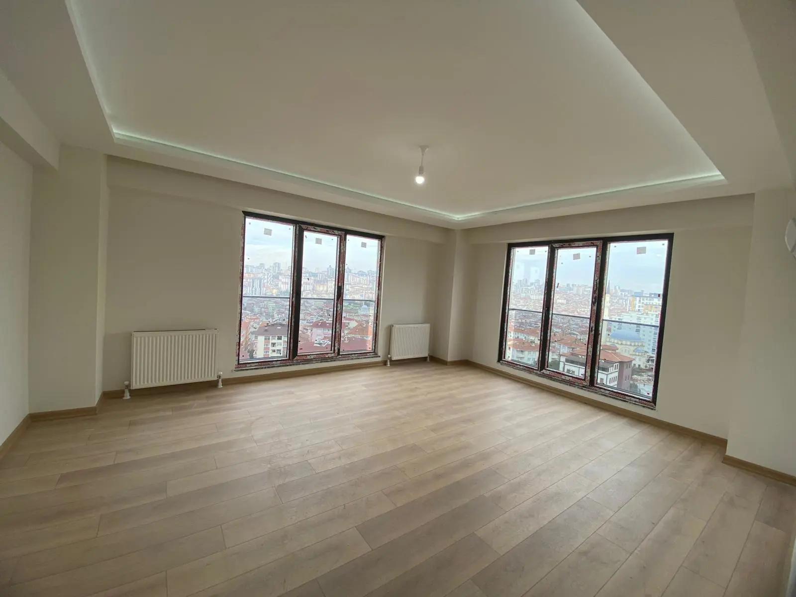 HÜKÜMET KONAĞI KARŞISI SİTE İÇİNDE OTOPAKLI 3,5+1 LÜKS KİRALIK DAİRE