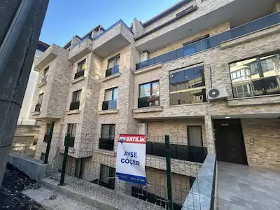 KURUÇEŞME YENIMAHALLE RADARDA SATILIK 2 + 1 BAHÇE DUBLEKS