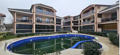 REMAX DREAM'DEN KERPE'DE SİTE İÇİ 1+1 EŞYALI SATILIK DAİRE