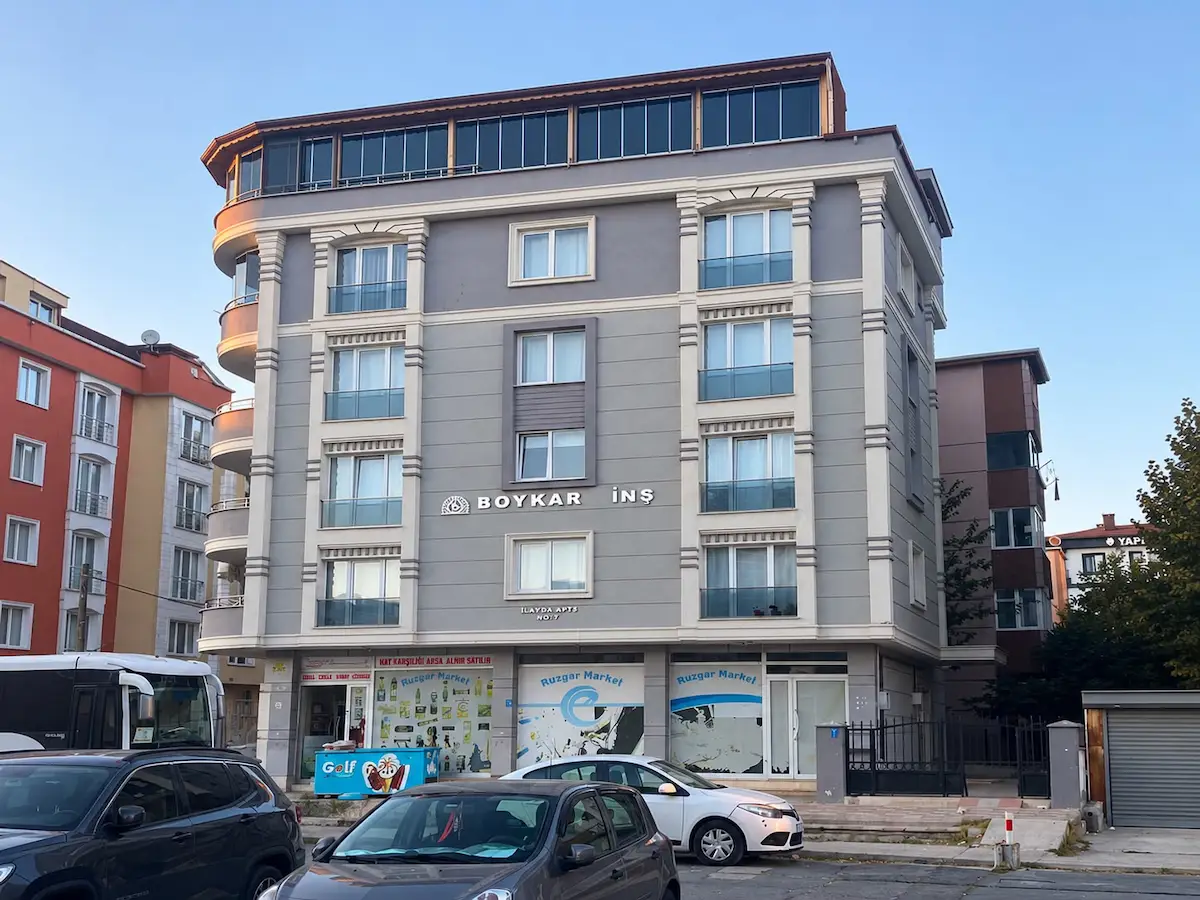 ÇERKEZKÖY FATİH MAHALLESİNDE HASTANE YAKINI ÖZEL KAPALI TERASLI SATILIK DUBLEKS DAİRE