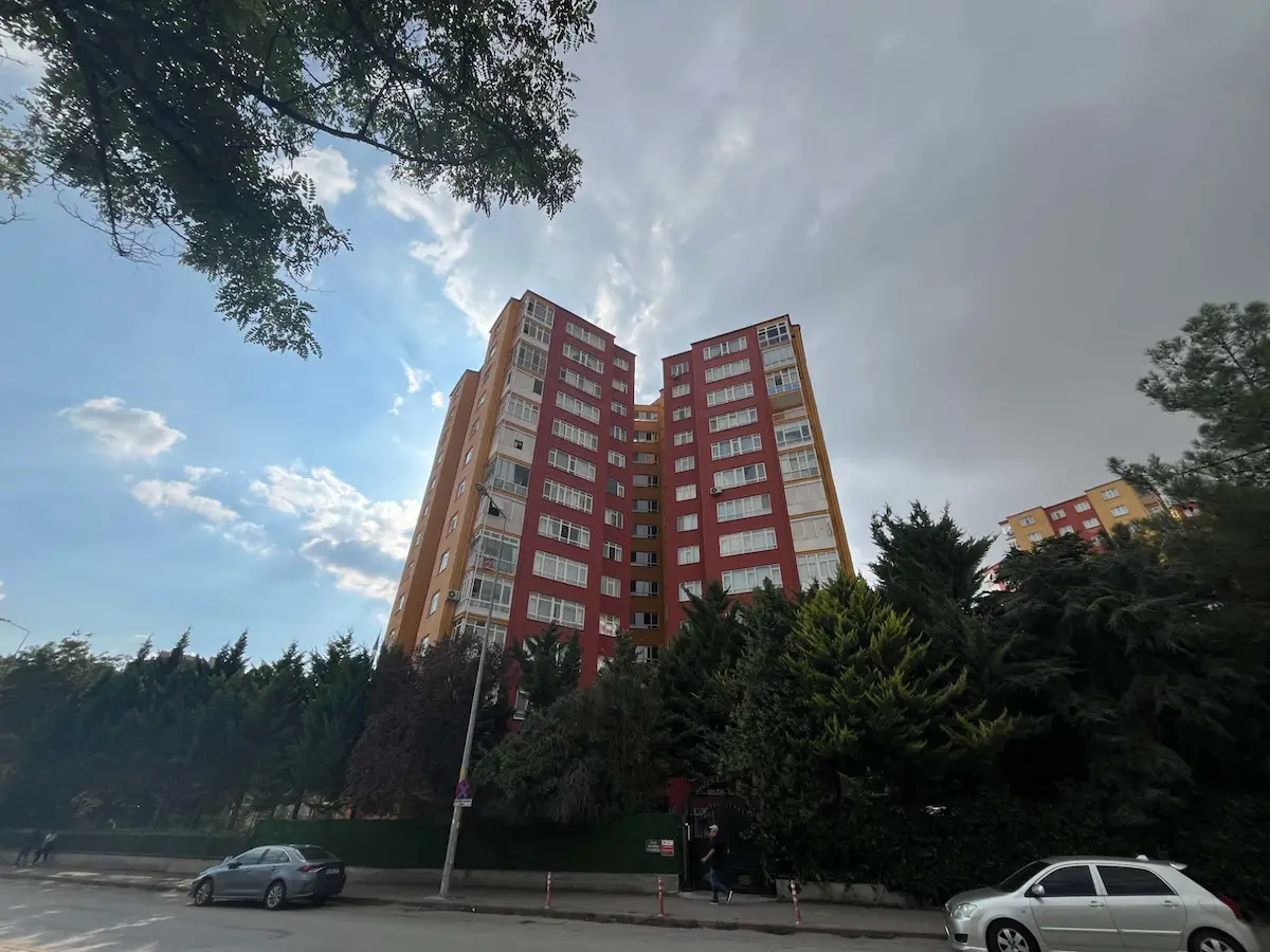 DEMETEVLER HAVACILAR SİTESİ’NDE KİRALIK 3+1 ≈ 110 M² ≈ METROYA YÜRÜME MESAFESİ ≈ GÜVENLİKLİ SİTE