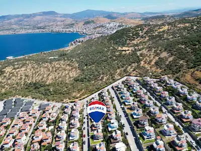 DIKILI YENIŞEHIRLILER SITESINDE 3+1 VILLA