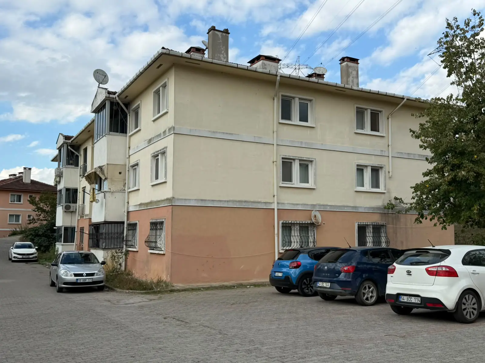 REMAX DESIGN KARAMAN STAD KARŞISINDA 3+1 KİRALIK DAİRE