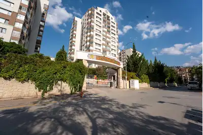 MAMAK GENERAL ZEKİ DOĞAN’DA SATILIK YAMAÇEVLER SITESI GÜVENLIKLI 3+1 135 M² NET