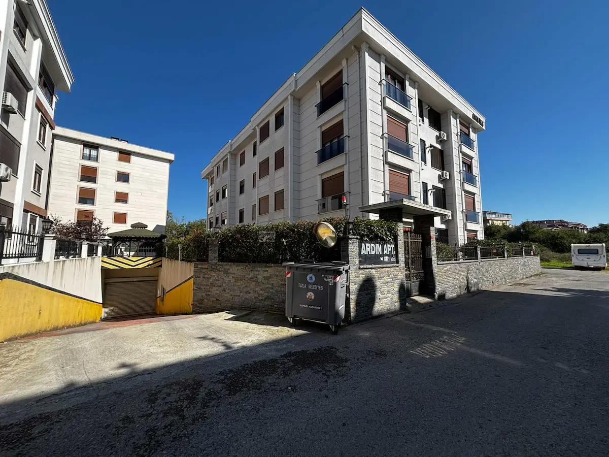 TUZLA POSTANE MAHALLLESİ 2+1 BAHÇE KULLANIMLI KİRALIK DAİRE
