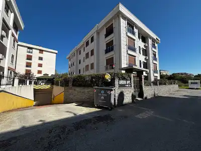 TUZLA POSTANE MAHALLLESİ 2+1 BAHÇE KULLANIMLI KİRALIK DAİRE