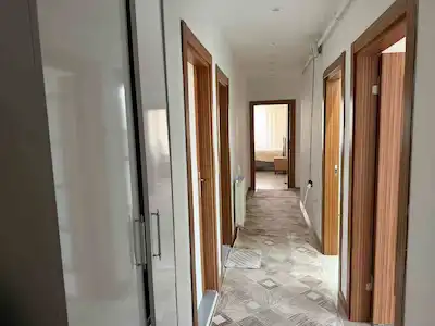 REMAXLAND'DEN ÇERKEZKÖY İSTASYON MAH.’DE 3+1 EŞYALI KİRALIK DAİRE | 170 M² BRÜT | ARA KAT