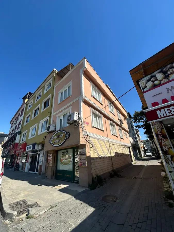 ALIBEYKÖY MEYDAN’DA MISIR HEYKELI KARŞISINDA SATILIK KOMPLE BINA