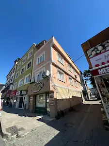 ALIBEYKÖY MEYDAN’DA MISIR HEYKELI KARŞISINDA SATILIK KOMPLE BINA