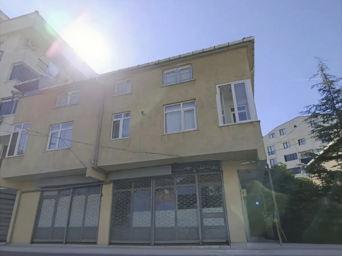 ÇAYIROVA ÖZGÜRLÜK MAHALLESİNDE 2+1 KİRALIK ARA KAT DAİRE