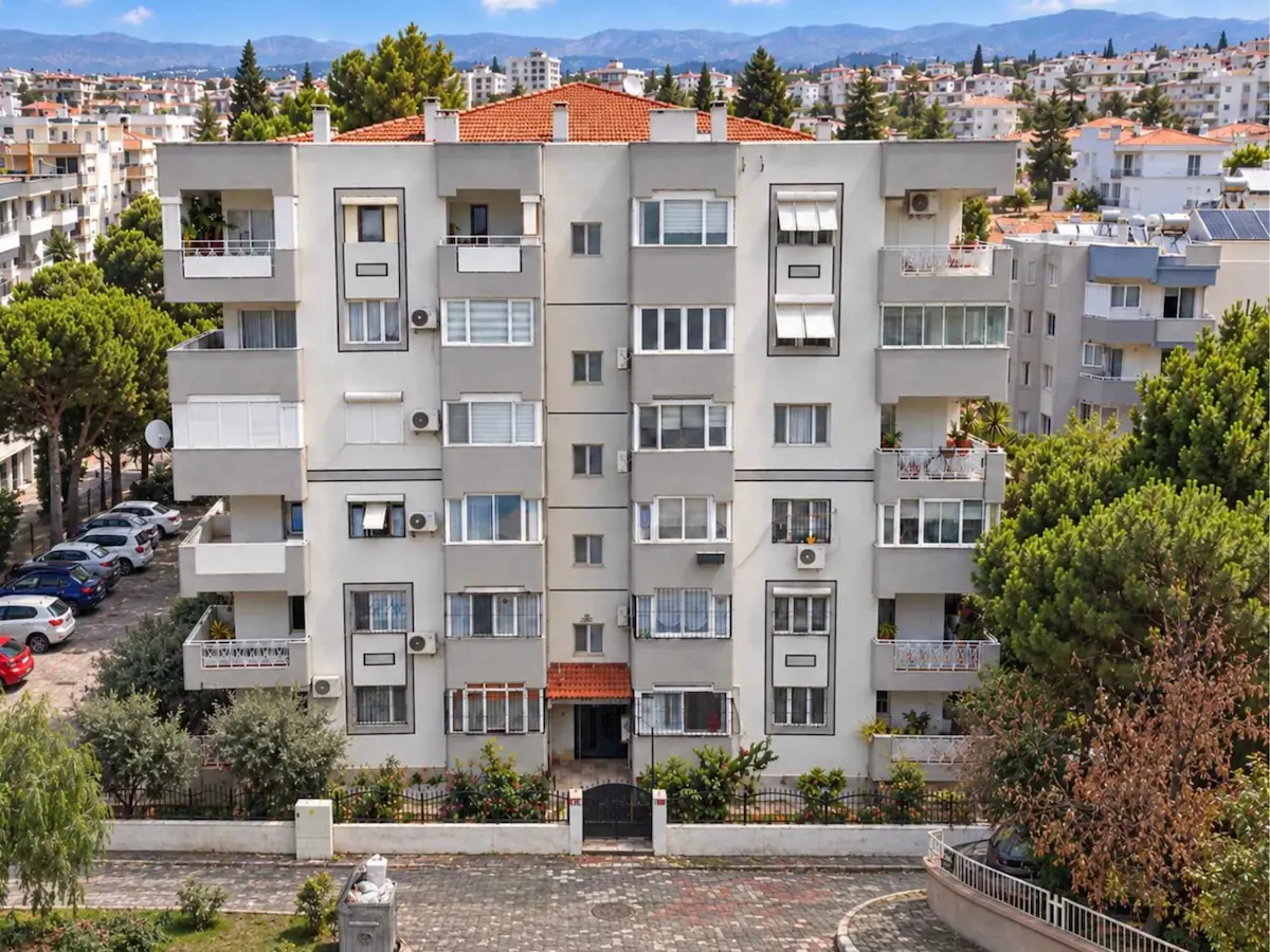 MERKEZİ KONUMDA, METROYA YAKIN, ÜÇ CEPHELİ, OTOPARKLI, 3+1 DAİRE