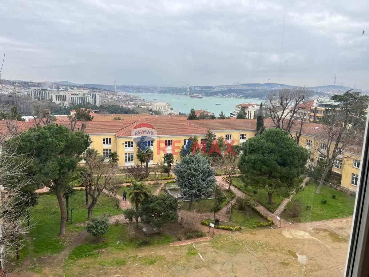 GÜMÜŞSUYU'NDA BOĞAZ MANZARALI KİRALIK OFİS KATI