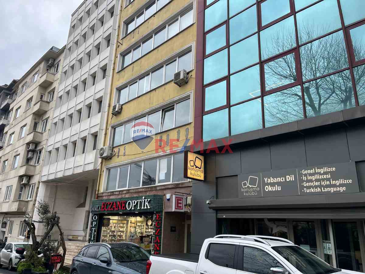 GÜMÜŞSUYU'NDA BOĞAZ MANZARALI KİRALIK OFİS KATI