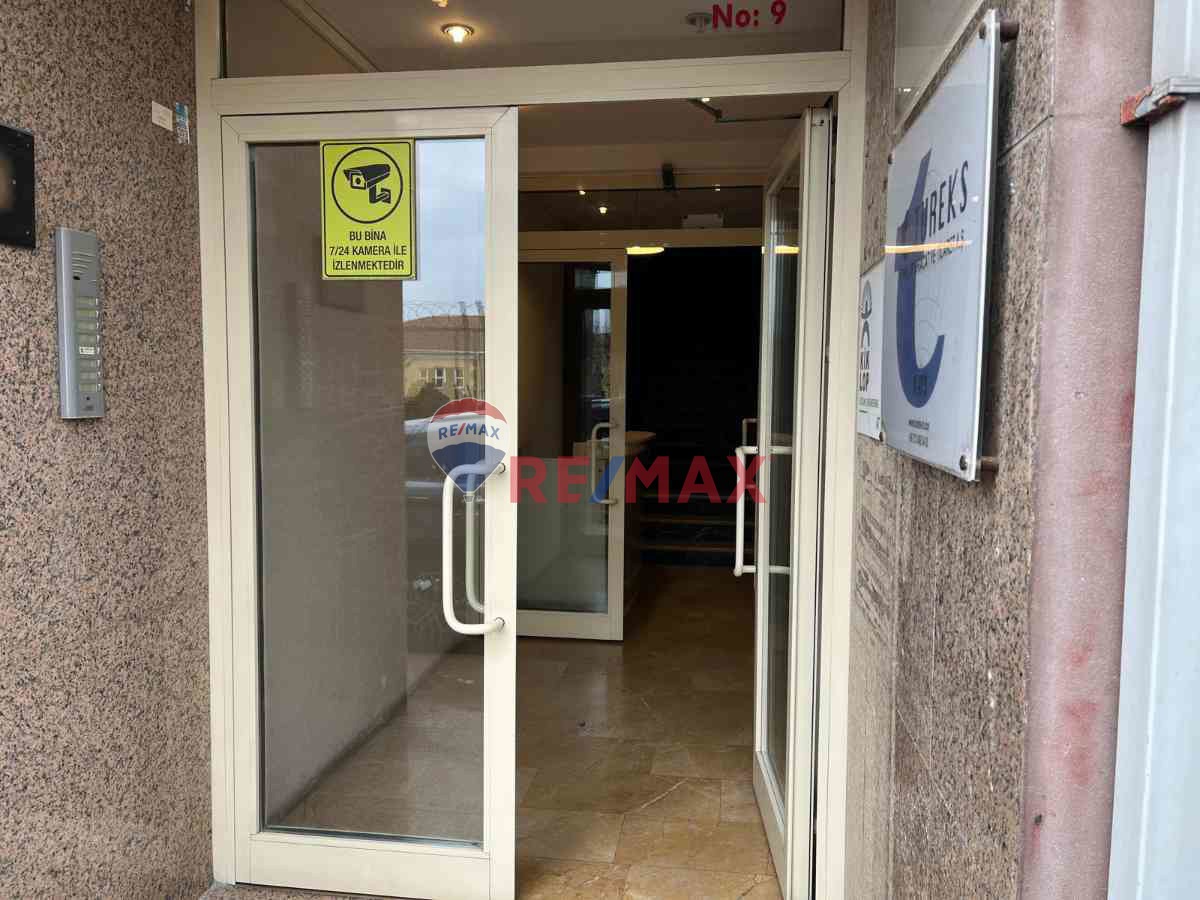 GÜMÜŞSUYU'NDA BOĞAZ MANZARALI KİRALIK OFİS KATI