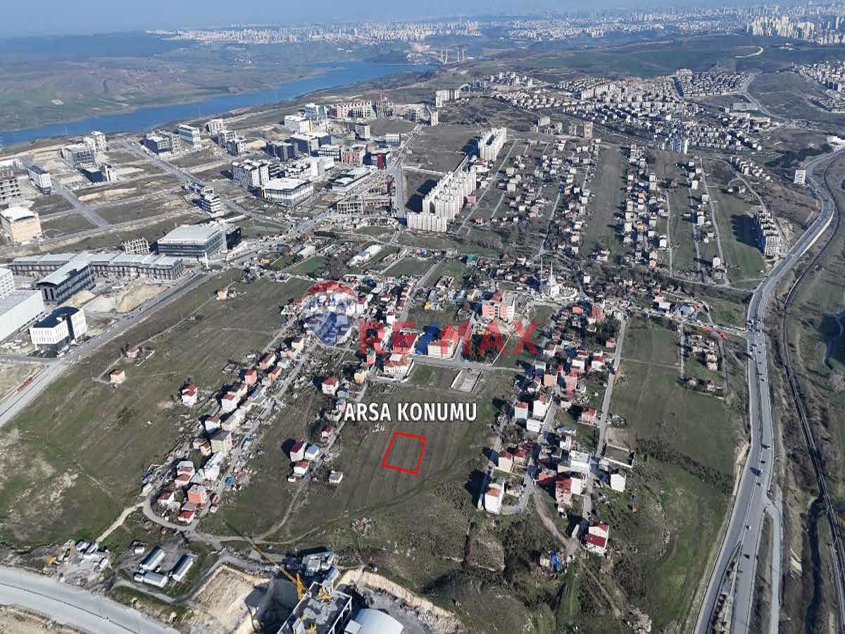 DELİKLİKAYADA SATILIK 500M2 YOLA CEPHE 2 KAT KONUT İMARLI ARSA