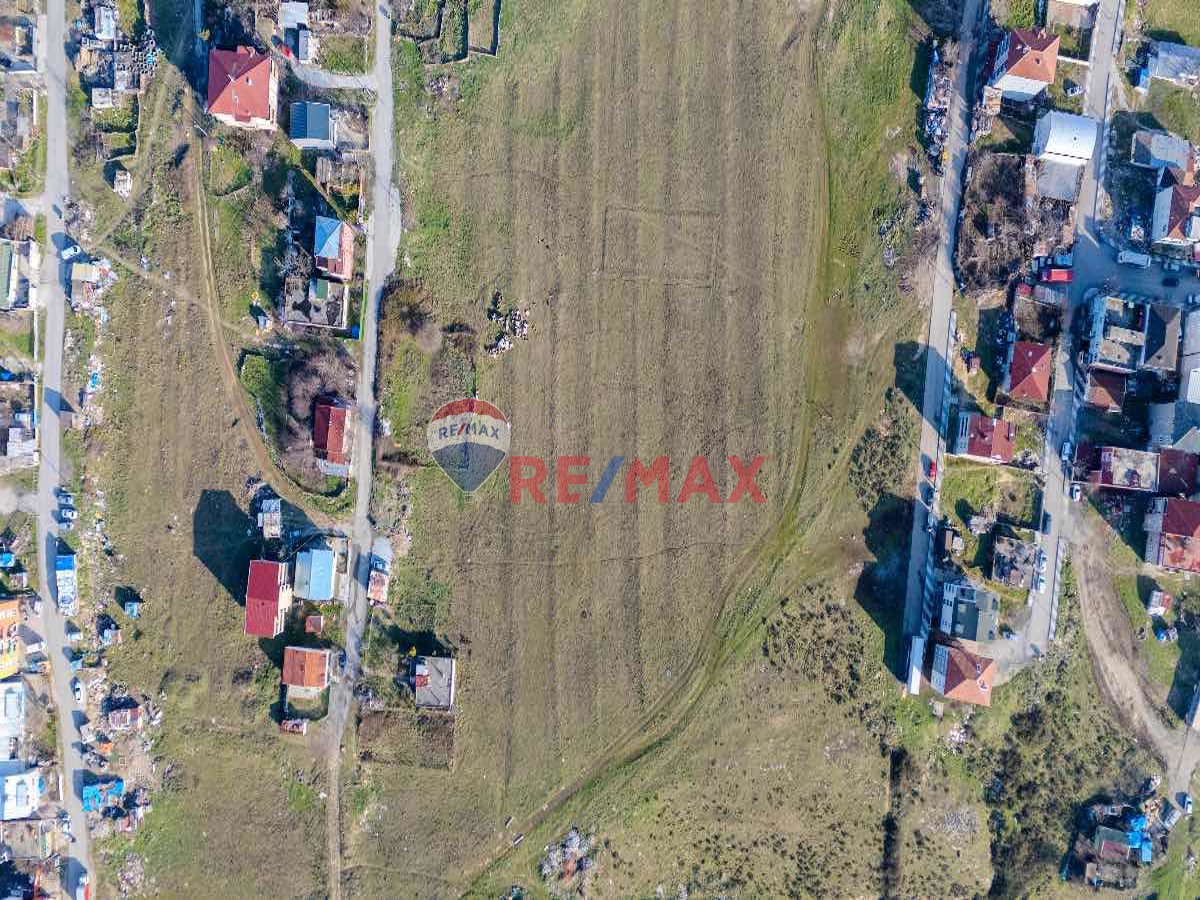 DELİKLİKAYADA SATILIK 500M2 YOLA CEPHE 2 KAT KONUT İMARLI ARSA