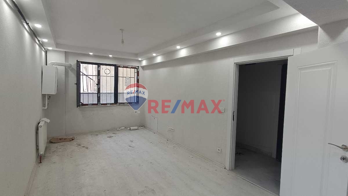 METRO METROBÜSE YÜRÜME MESAFESİYLE SIFIR BAHÇE KATI