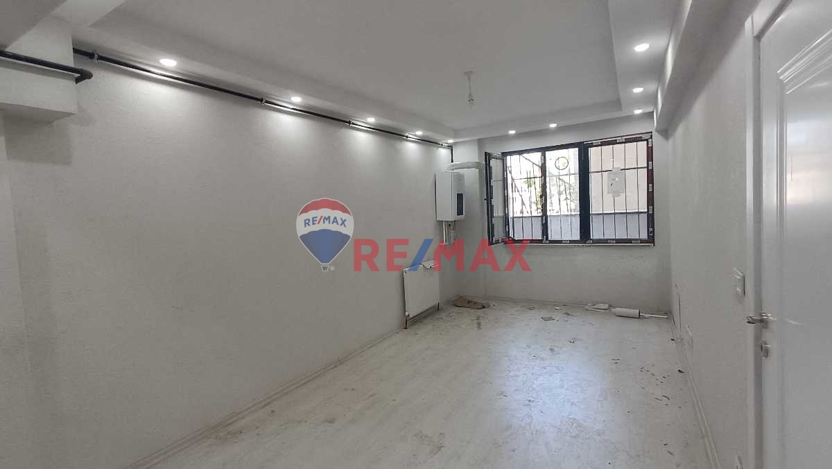 METRO METROBÜSE YÜRÜME MESAFESİYLE SIFIR BAHÇE KATI