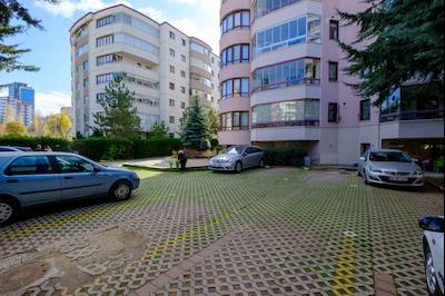 ÇUKURAMBAR'DA GENİŞ VE AYDINLIK 4+1 KİRALIK DAİRE