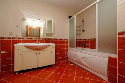 ÇUKURAMBAR'DA GENİŞ VE AYDINLIK 4+1 KİRALIK DAİRE