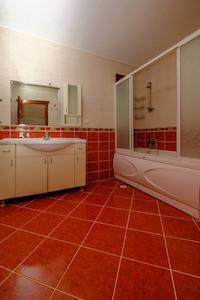 ÇUKURAMBAR'DA GENİŞ VE AYDINLIK 4+1 KİRALIK DAİRE