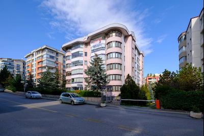 ÇUKURAMBAR'DA GENİŞ VE AYDINLIK 4+1 KİRALIK DAİRE