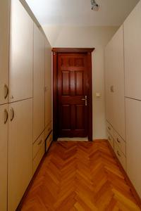 ÇUKURAMBAR'DA GENİŞ VE AYDINLIK 4+1 KİRALIK DAİRE