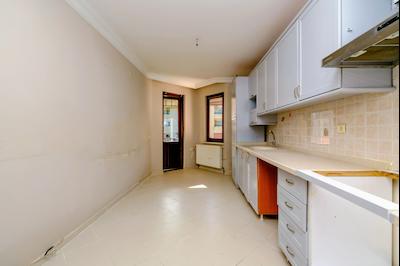 ÇUKURAMBAR'DA GENİŞ VE AYDINLIK 4+1 KİRALIK DAİRE