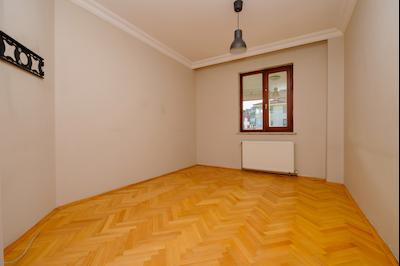 ÇUKURAMBAR'DA GENİŞ VE AYDINLIK 4+1 KİRALIK DAİRE