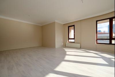 ÇUKURAMBAR'DA GENİŞ VE AYDINLIK 4+1 KİRALIK DAİRE