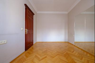 ÇUKURAMBAR'DA GENİŞ VE AYDINLIK 4+1 KİRALIK DAİRE