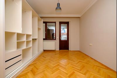 ÇUKURAMBAR'DA GENİŞ VE AYDINLIK 4+1 KİRALIK DAİRE