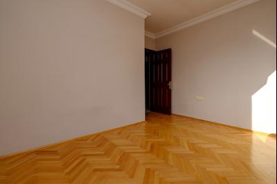 ÇUKURAMBAR'DA GENİŞ VE AYDINLIK 4+1 KİRALIK DAİRE