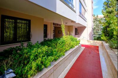 ÇUKURAMBAR'DA GENİŞ VE AYDINLIK 4+1 KİRALIK DAİRE