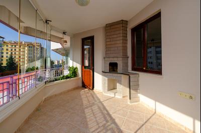 ÇUKURAMBAR'DA GENİŞ VE AYDINLIK 4+1 KİRALIK DAİRE