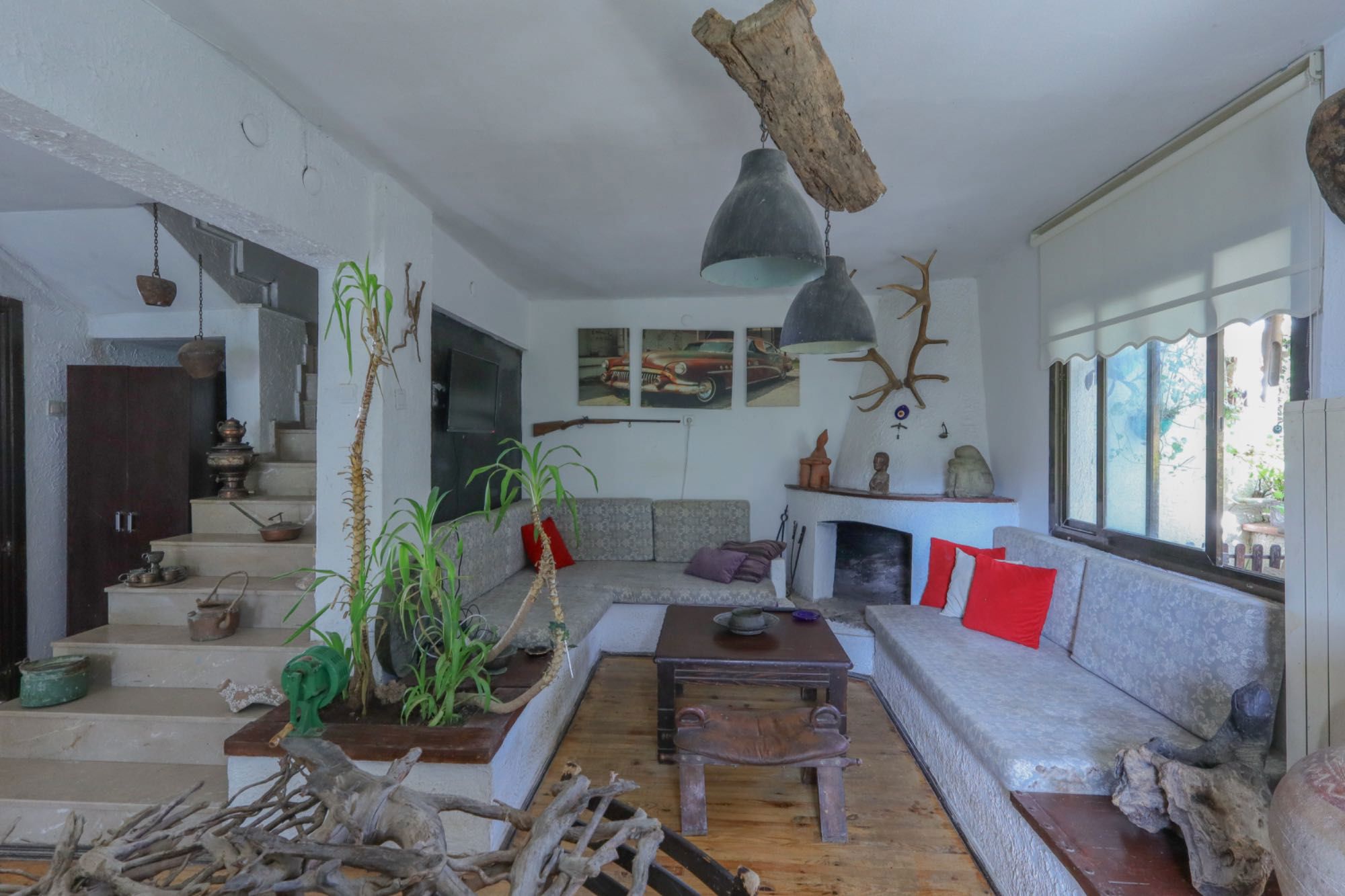 ZEYTİNALANI'NDA OTANTİK VE EŞYALI 1+1 KİRALIK DAİRE