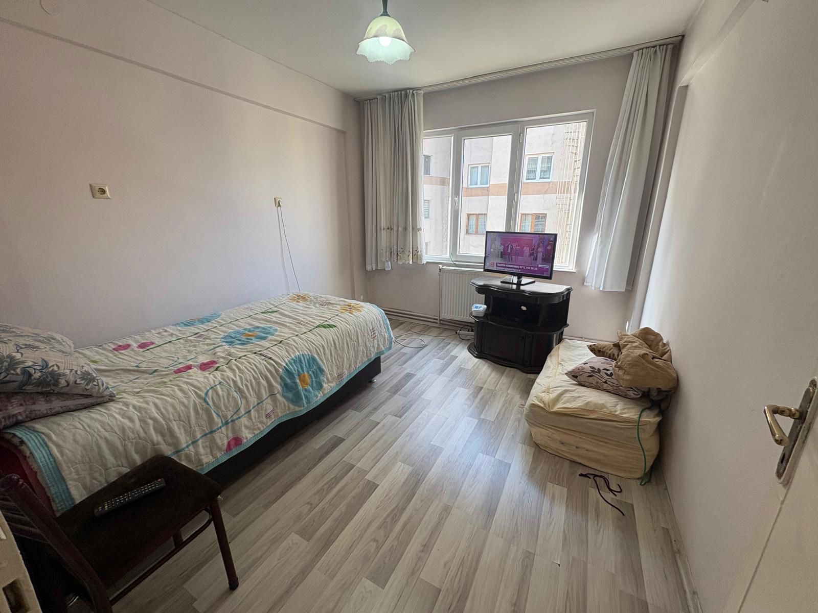 REMAX İLKE'DEN ÇAYKARA CADDESİ'NDE 2+1 KİRALIK DAİRE