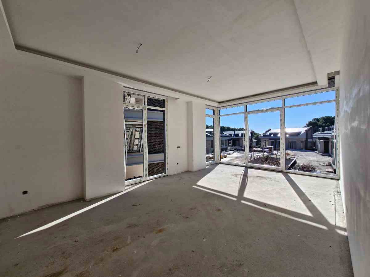 EVİNPARK ORMAN DA HAVUZLU, BAHÇELİ 4+1 LÜKS DAİRE