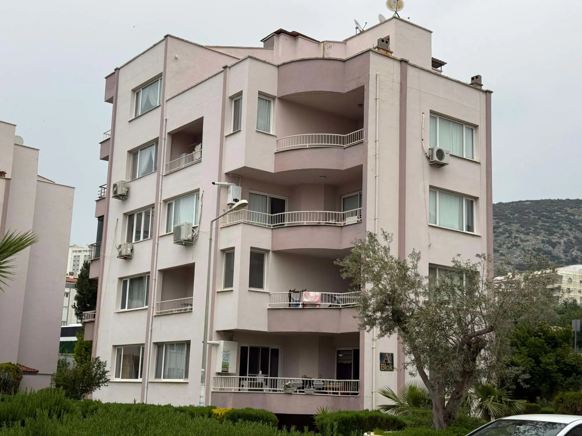 KUŞADASI EGE MAHALLESİ BATI EGE YALIKENT SİTESİ SATILIK BAHÇE DUBLEKS DAİRE