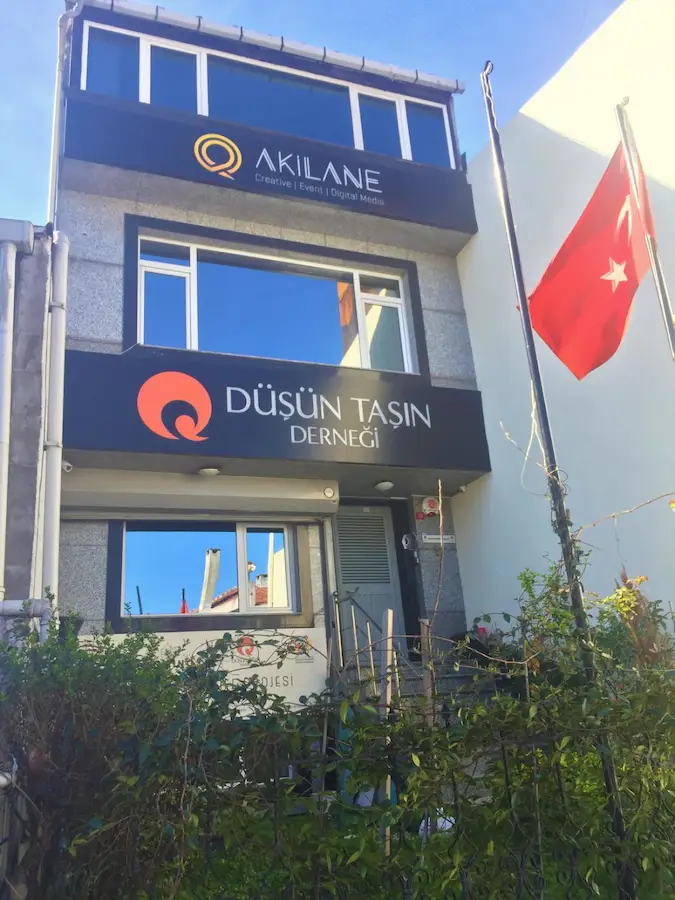 EYÜPTE CADDE ÜZERI KIRALIK KOMPLE BINA|OFIS, KLINIK,KURSA UYGUN