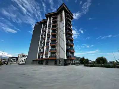 BOTANİK SİTESİ'NDE DENİZ, HAVUZ VE TROPİK PARK MANZARALI SATILIK 1+1 DAİRE