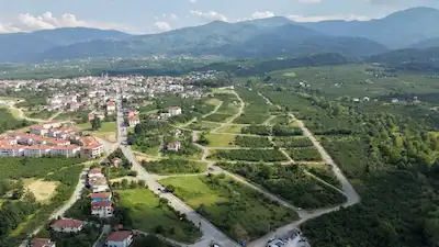 KARAPÜRÇEK 'TE 672 M2  KÖŞE ARSA / TERMAL TURIZM GÜNDEMINDE